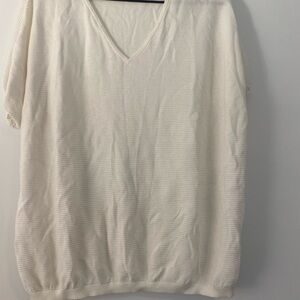 UNIQLO size XL off white V-Neck Knit Top